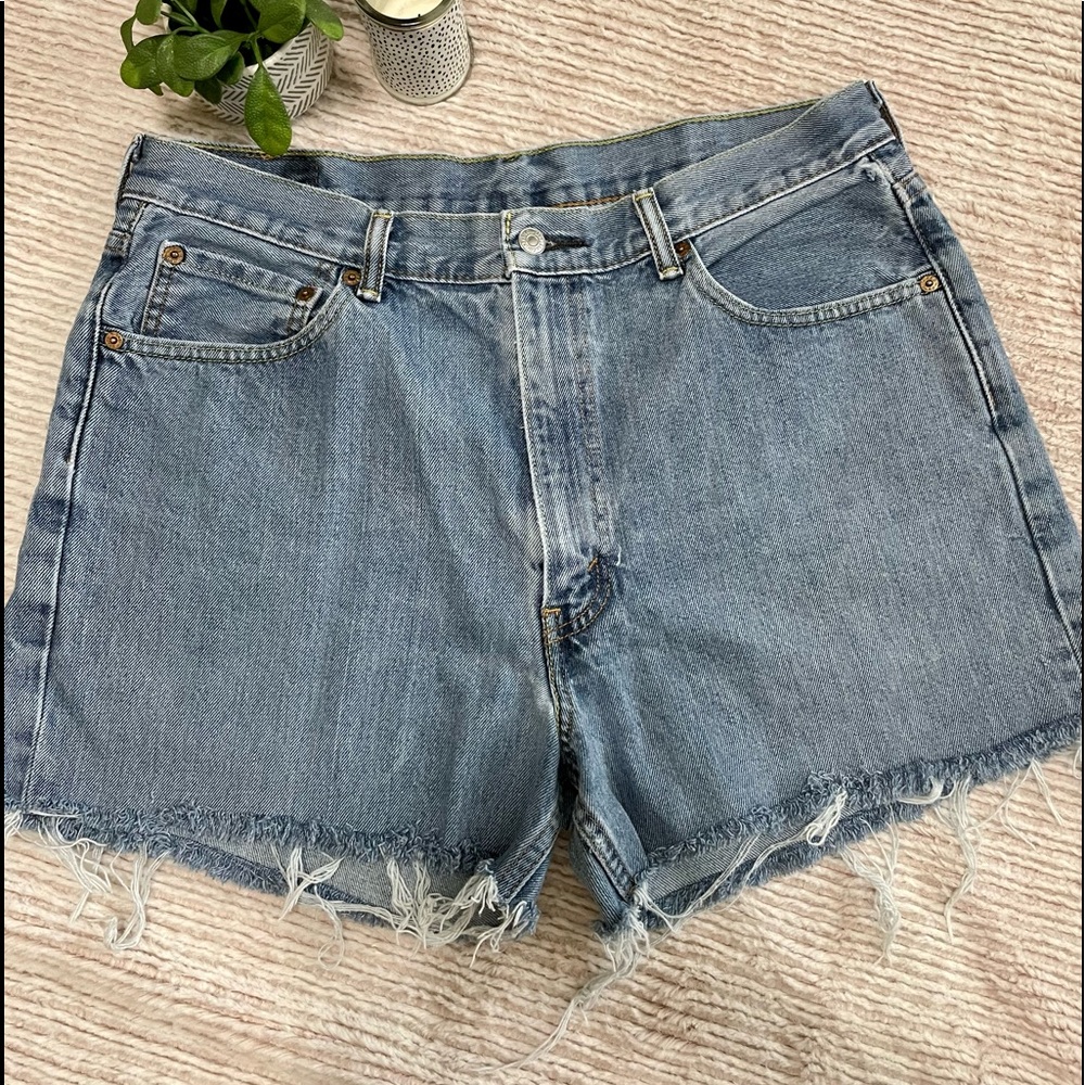 Levi’s 550 cut off shorts size 35